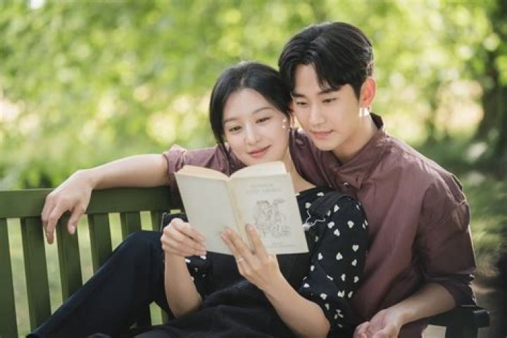 Exploring The Intriguing Kim Ji-Won Relationship