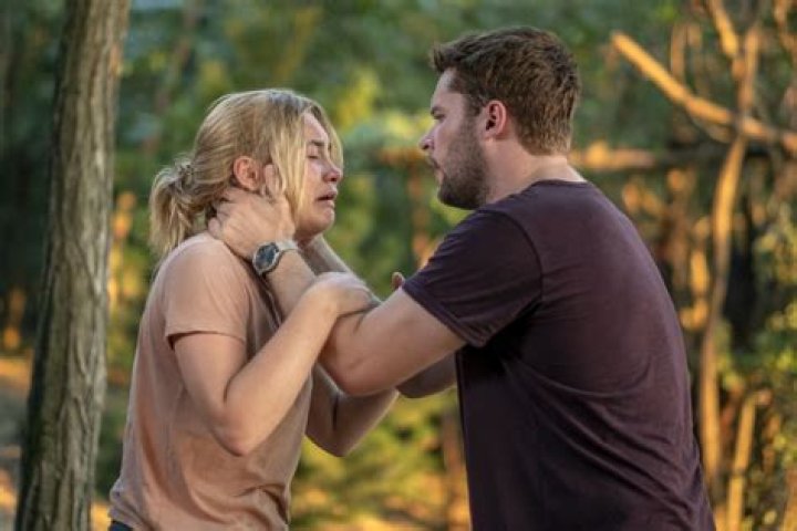 Florence Pugh goes down a dark rabbit hole in 'Midsommar'
