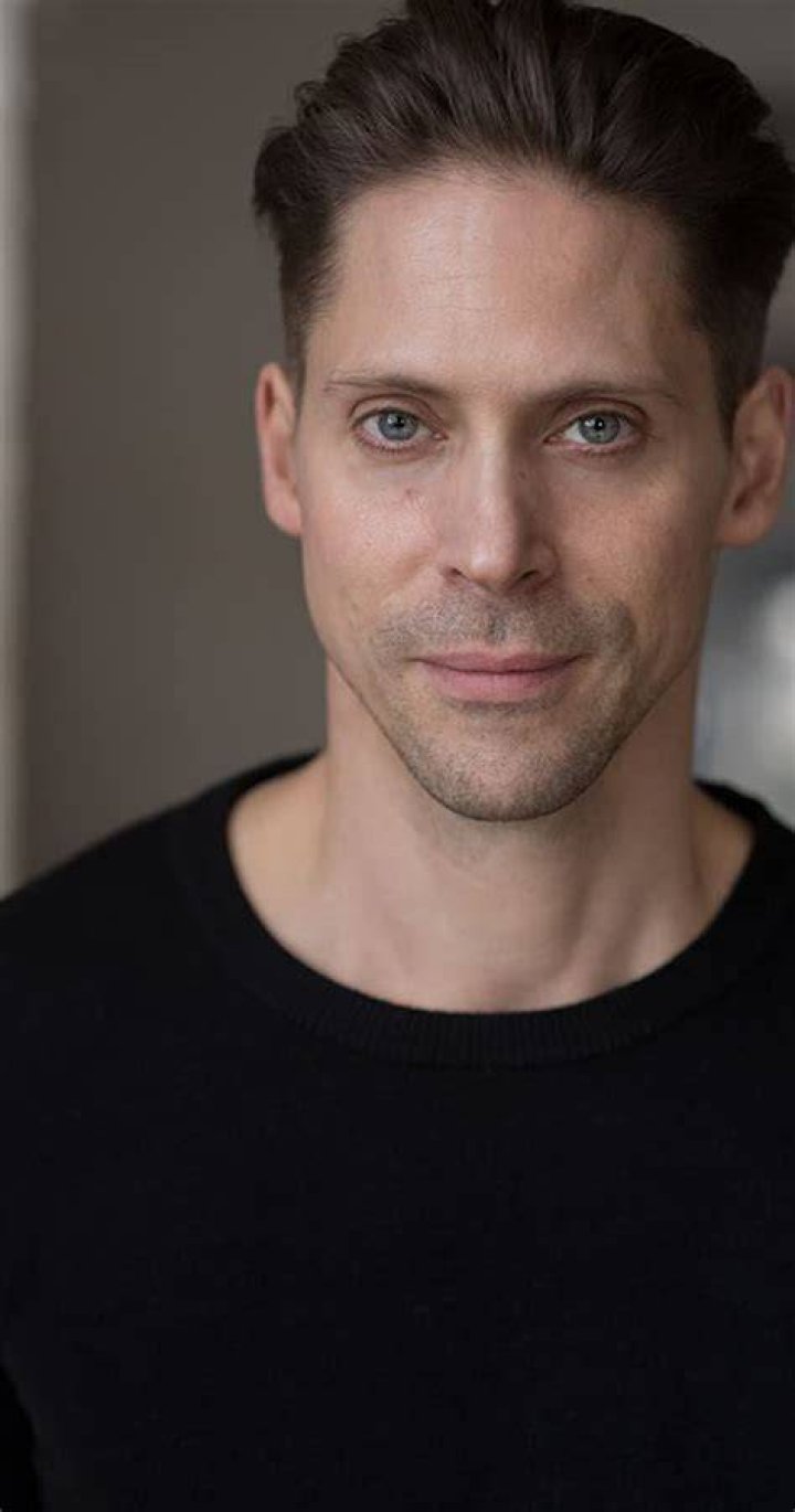 Neil Newbon is not Married to Wife. Dating Girlfriend Saleta Losada